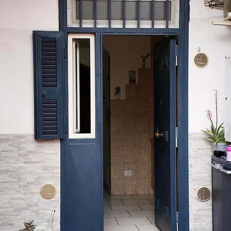 Casa Friends' House Napoli-2